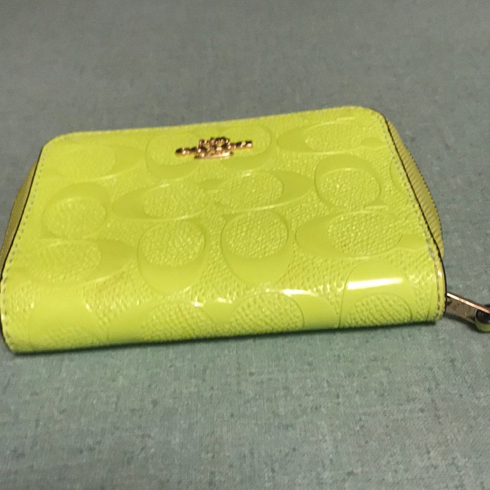 Small Coach lime green wallet! Yummy color!